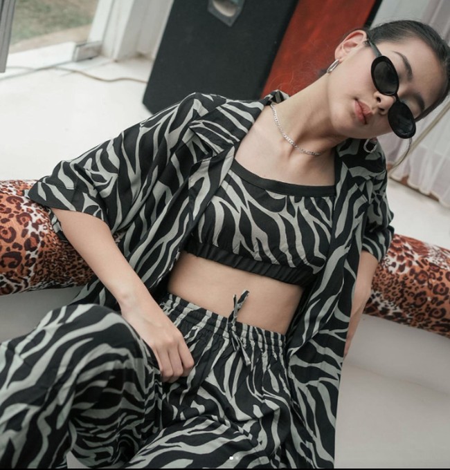 Banyak yang memuji penampilan Kayra Miendra bahkan mengatakan mirip Paula Verhoeven. “Mirip Paula Verhoeven,” komentar akun Instagram @itsme_**********. Foto: Instagram @kayra.miendra