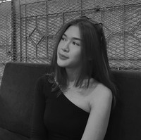 Dalam kesehariannya, Kayra Miendra terlihat sering tampil feminin dengan rambut yang dibiarkan terurai panjang bergelombang. Foto: Instagram @kayra.miendra