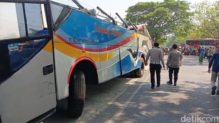 Korban Meninggal Kecelakaan Bus Sugeng Rahayu Vs Eka Di Ngawi Bertambah 6706