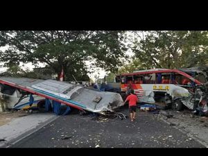 Bus Eka-Sugeng Rahayu Adu Banteng di Ngawi, Pakar Duga Sopir Ngantuk