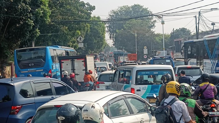 Kemacetan Akibat Proyek Galian di Pondok Pinang