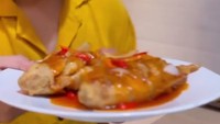 Aktor berusia 21 tahun ini lebih suka makanan khas Indonesia, dibandingkan makanan Barat. Menu favoritnya ada ikan goreng dengan saus asam manis. Foto: Instagram @syakirdaulay