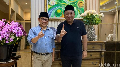 Ketua Umum PKB Muhaimin Iskandar (kiri) dengan Ketua DPW PKB NTB Lalu Hadrian Irfani (kanan).