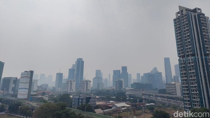 Kualitas udara di Jakarta pukul 13.49 WIB. (detikcom)
