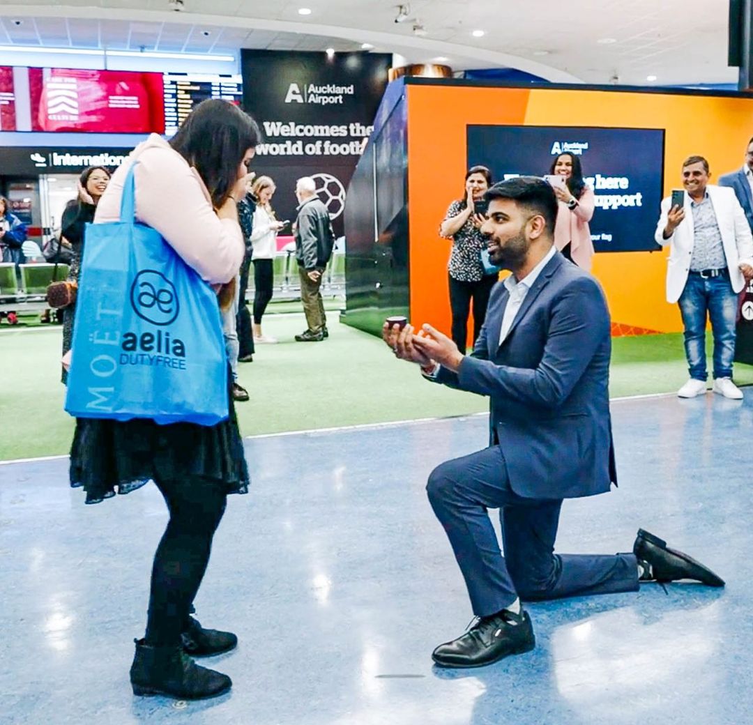 Lamaran di Auckland Airport