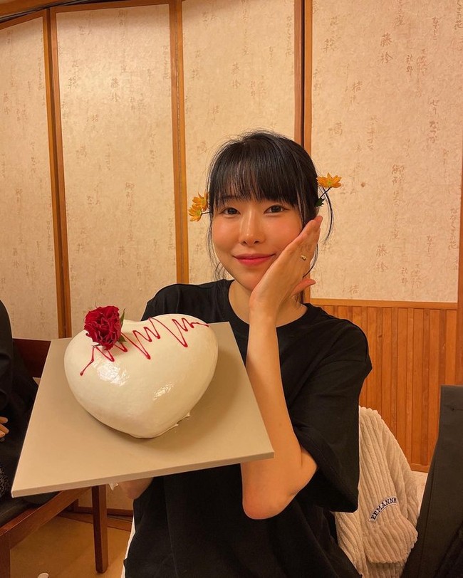 Setelah operasi begini penampilannya tanpa makeup. Aku memutuskan untuk melakukan operasi hidung lagi, aku ingin membuang semua filler dan menyelamatkan batang hidungku, katanya.  Foto: Instagram