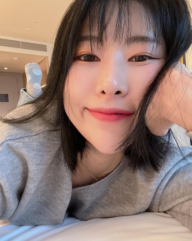 Selain mata, Lee Se Young telah melakukan berbagai tindakan pada wajahnya, termasuk hidung. Ia bahkan mengaku sudah dua kali operasi hidung karena filler-nya menyebar. Foto: Instagram