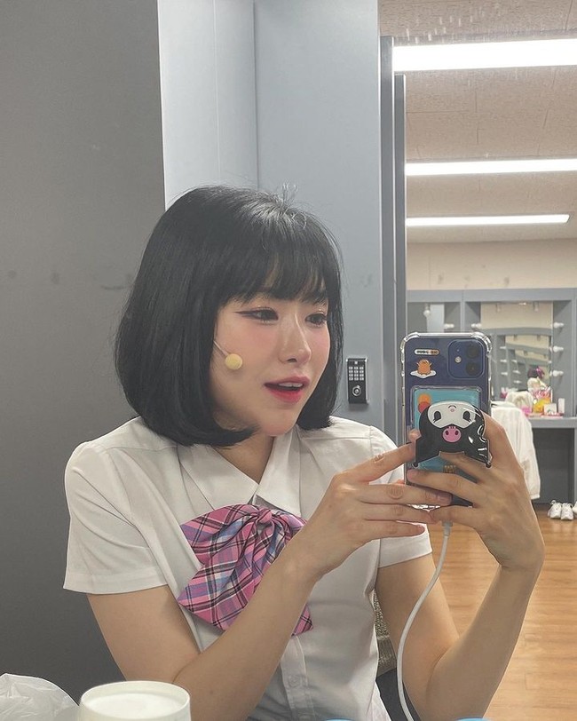 Lee Se Young tak ragu untuk mengungkap perjalanan operasi plastiknya. Mengaku dulu sering dapat komentar jahat mengenai penampilan, komedian yang pernah bermain dalam Reply 1988 tersebut memutuskan untuk operasi plastik. Foto: Instagram