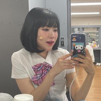 Lee Se Young tak ragu untuk mengungkap perjalanan operasi plastiknya. Mengaku dulu sering dapat komentar jahat mengenai penampilan, komedian yang pernah bermain dalam Reply 1988 tersebut memutuskan untuk operasi plastik. Foto: Instagram