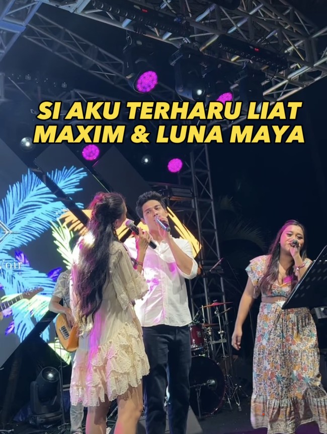 “Si aku terharu liat Maxim & Luna Maya,” begitu judul video Ayu Dewi di Instagram. Pasangan beda usia 10 tahun itu tampak tidak canggung memamerkan kemesraan mereka.  Foto: Dok. Instagram/@mrsayudewi