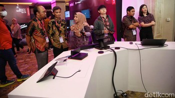 Para pengunjung yang hadir di acara ini dapat melihat langsung bagaimana inovasi Intel, Microsoft, dan NVIDIA akan menjadi terobosan baru yang dapat mengubah gaya hidup masyarakat Indonesia dengan menghadirkan teknologi yang lebih cerdas.