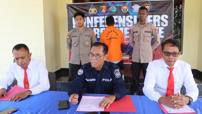 Polres Merauke saat menggelar jumpa pers penangkapan pelaku pembacokan.