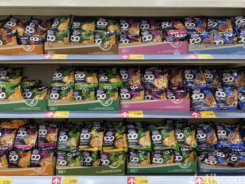 Berbagai varian Mie Gaga yang ada di supermarket