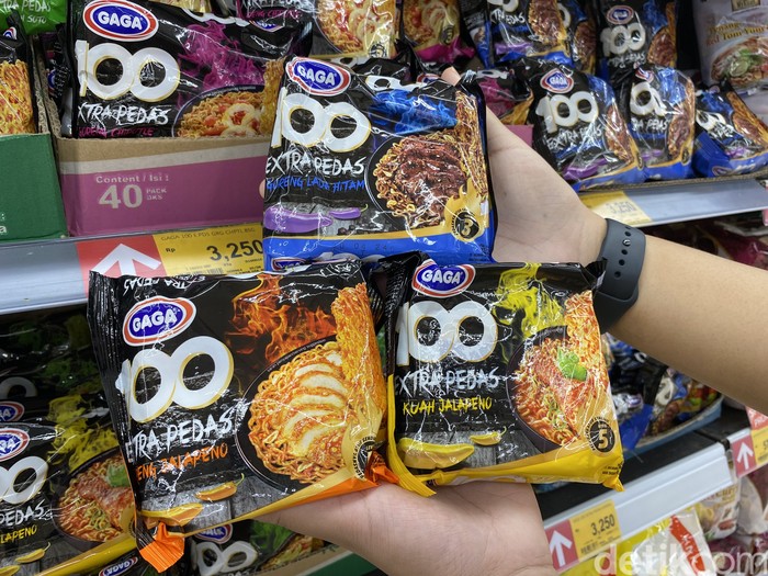 Berbagai varian Mie Gaga yang ada di supermarket
