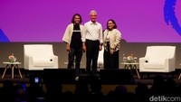 Direktur Program Synchronize Festival Kiki Ucup dan sutradara kenamaan Gina S Noer turut hadir mengisi talkshow.