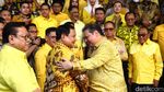 Momen Mesra Prabowo-Airlangga-Ical di Markas Golkar