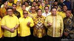 Momen Mesra Prabowo-Airlangga-Ical di Markas Golkar