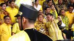 Momen Mesra Prabowo-Airlangga-Ical di Markas Golkar