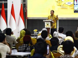 Cerita Prabowo Minta Dipanggil Pak De di Kantor Partai Golkar