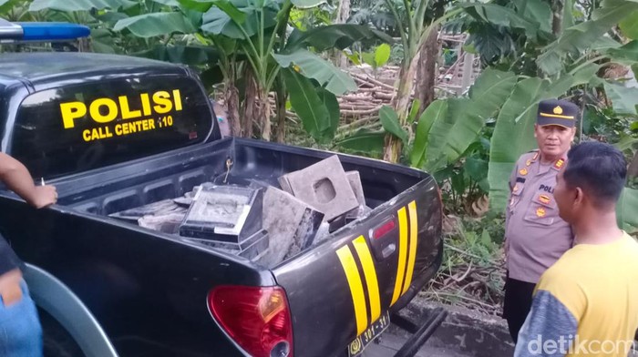 Nisan yang dirusak pelaku di SIdoarjo dijadikan barang bukti