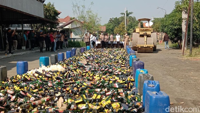 Pemusnahan miras di Polres Indramayu