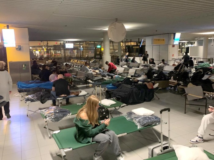 Penumpang terdampar di bandara Inggris