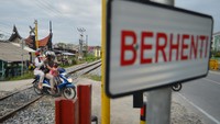 PT KAI Divre II Sumbar tahun ini menutup lima perlintasan sebidang yang liar di Padang dari total 112 perlintasan sebidang. 