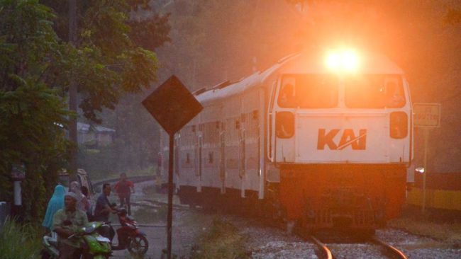 Penutupan perlintasan sebidang liar di Padang