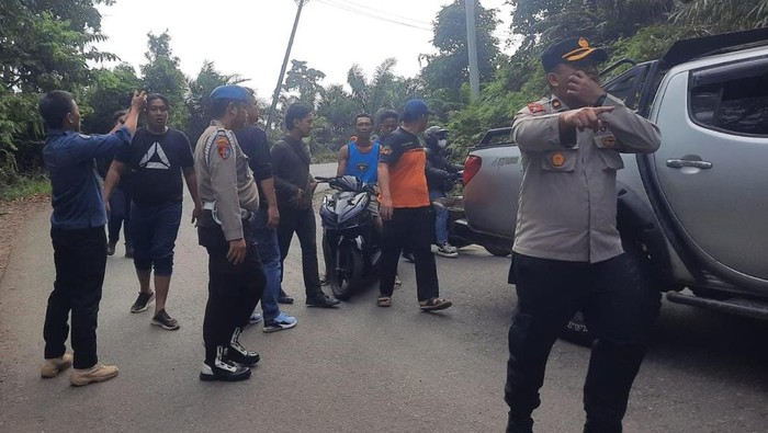 Polisi mengamankan dua pelaku pungli di Jalur Lintas Barat