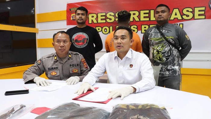 Polres Berau saat merilis kasus pembunuhan.