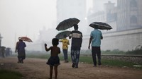 Per Rabu (30/8/2023), berdasarkan data situs IQAir, Dhaka mendapat skor 137, yang berarti Unhealthy For Sensitive Groups, peringkat keempat dunia. Pada pagi hari, kota berpenduduk padat ini lebih buruk, dengan puncaknya pada pukul 07.00 dengan skor 182.  