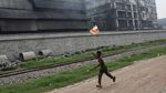 Potret Aktivitas Warga Dhaka Bangladesh di Tengah Kepungan Asap