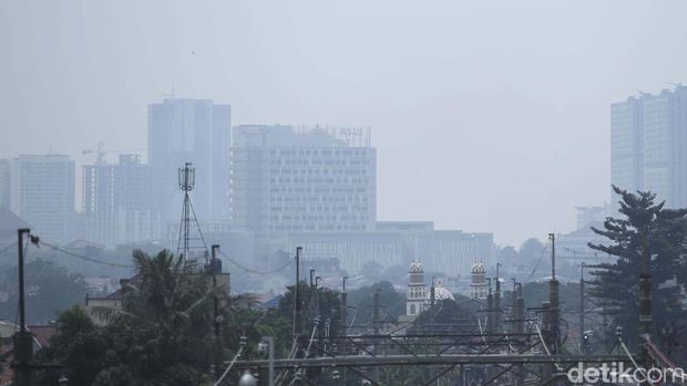 Depok menempati posisi pertama sebagai kota paling berpolusi di Indonesia hari ini. Data IQAir  pukul 08.00 WIB, nilai indeks kualitas udara (AQI) depok berada di 207.