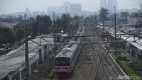Polusi udara belakangan menjadi perbincangan hangat, Depok, Jakarta dan Tangsel saling bertukar posisi menjadi kota paling berpolusi nomor satu nasional. Per Kamis (31/8/2023), Depok, Jawa Barat menduduki peringkat pertama sebagai kota dengan polusi udara paling buruk di Indonesia. Berdasarkan situs pemantau kualitas udara IQAir Depok menempati posisi puncak kota dengan udara terkotor di Indonesia dengan nilai indeks kualitas udara (AQI) 207 yang dikategorikan sangat tidak sehat. Rifkianto Nugroho/detikcom