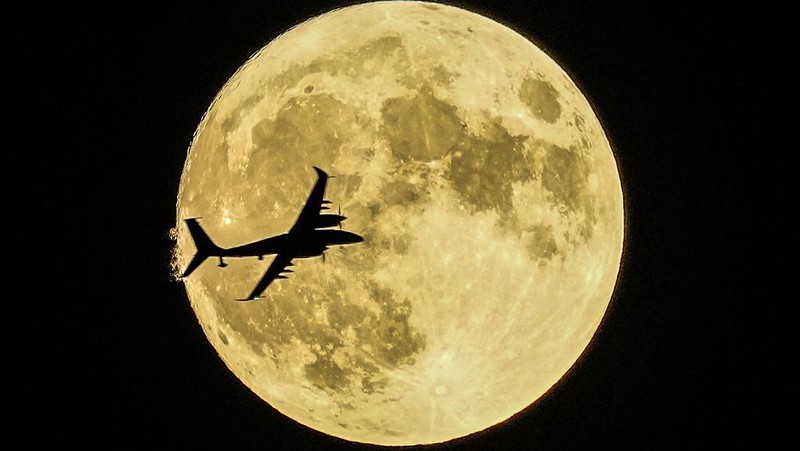 Akıncı unmanned aerial craft passing in front of the Supermoon during a demonstration flight on the first day of Teknofest technology and aerospace festival in Ankara, Turkey, Wednesday, Aug. 30, 2023. (AP Photo/Emrah Gurel)