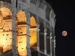 Potret Fenomena Super Blue Moon di Langit Berbagai Negara