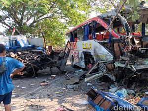 Ngeri! Begini Kondisi Bus Eka-Sugeng Rahayu yang Remuk Usai Adu Banteng