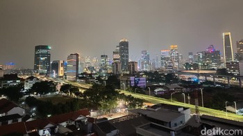 Sensor besar juga artinya bisa menangkap lebih banyak cahaya, sehingga saat malam pun kamera tak perlu menggunakan shutter yang terlalu lama. Foto: detikINET/Anggoro Suryo Jati