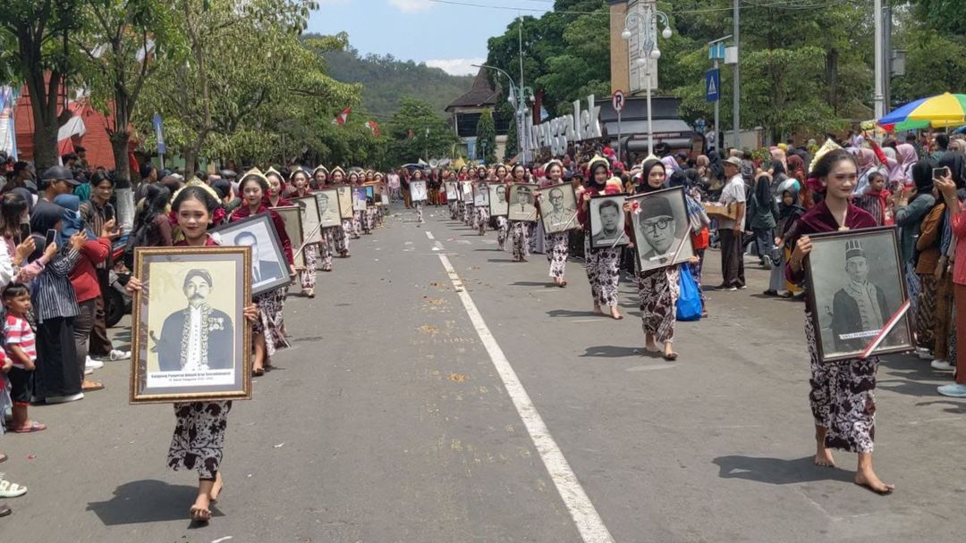 Ribuan Warga Ikut Semarakkan Puncak Hari Jadi ke-829 Trenggalek