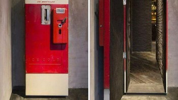 Ternyata ada ruangan rahasia di balik vending machine coca cola ini. Foto: Bored Panda