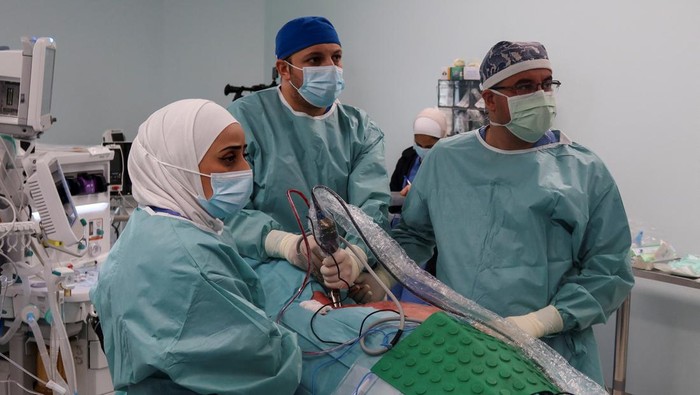 Medical staff operate a robotic surgery on a cancer patient, at King Hussein Cancer Centre in Amman, Jordan, August 22, 2023. REUTERS/Jehad Shelbak