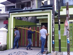 Rumah Selebgram Adelia di Palembang Disegel, Begini Suasananya