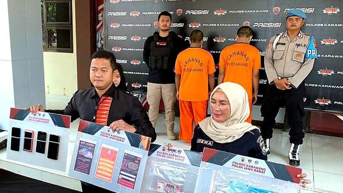 Sat Reskrim Polres Karawang saat merilis kasus pengungkapan situs judi togel online yang menjerat korban ibu rumah tangga