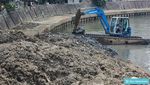 Pengerukan Sedimentasi Ciliwung Terus Dikebut