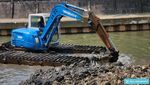 Pengerukan Sedimentasi Ciliwung Terus Dikebut
