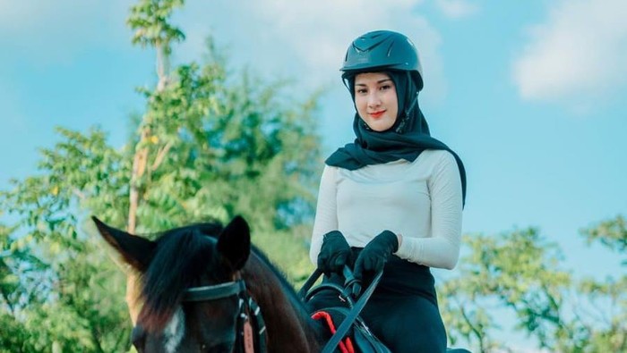 Selebgram Adelia Putri Salma