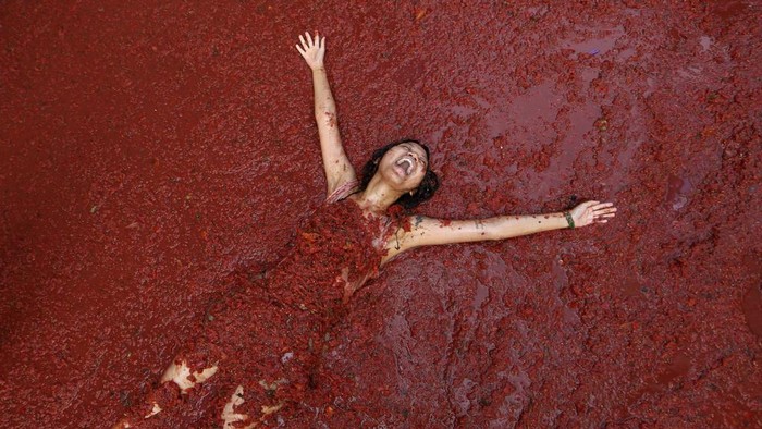 Revellers throw tomatoes at each other during the annual 
