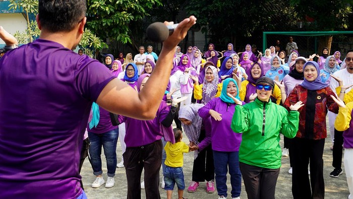 Senam Sehat dan Pemeriksaan Kesehatan Gratis bersama eskayvie yang dihadiri oleh Ibu Menteri Pariwisata dan Ekonomi Kreatif, Asiah Nur Uno di Jakarta