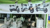 Desain sepeda listrik yang terus berkembang kini hampir menyerupai motor listrik, namun sepeda listrik mempunyai ciri yaitu pada pedal di kakinya dan bisa dikayuh.  