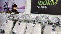 Baterai sepeda listrik rata-rata membutuhkan waktu 4 hingga 6 jam untuk di-charge dari 0% hingga 100%. Sementara untuk charge motor listrik membutuhkan waktu 2 hingga 3 jam di mode fast charging.  